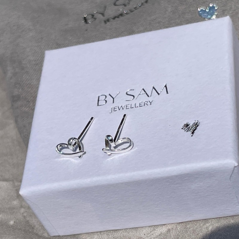 Silver heart stud earrings - Default Title