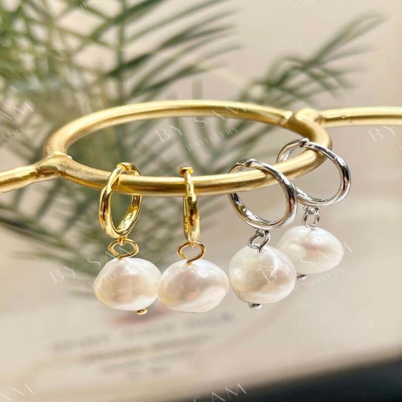 Pearl Hoop earrings - Silver