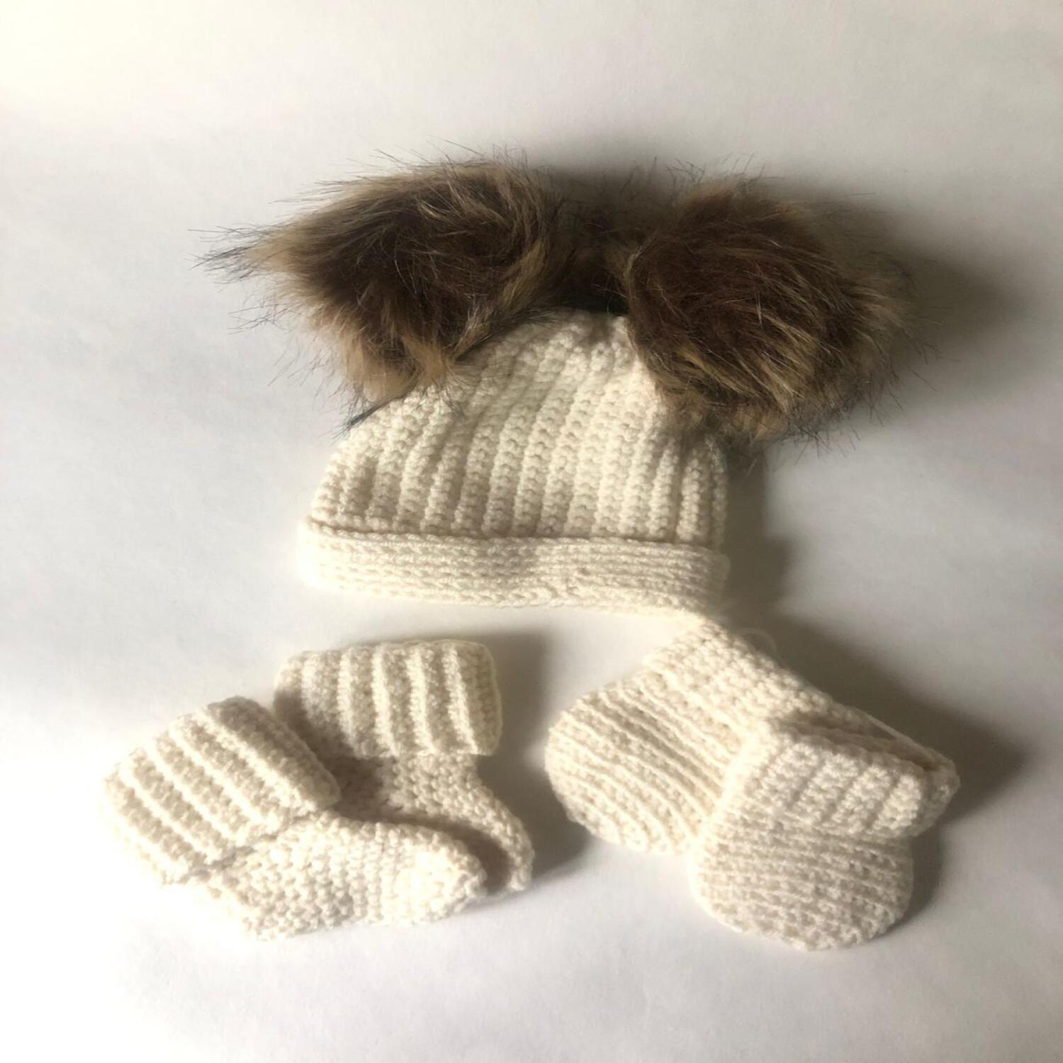 Yellow baby hat, mittens and socks set (tiny baby)