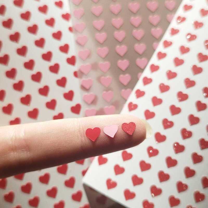 200 6mm heart stickers - Textured Red