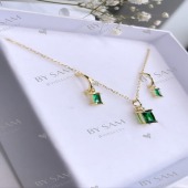 Emerald green necklace and earrings