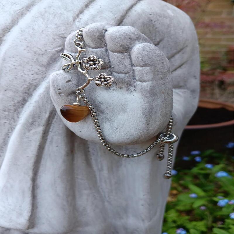 Gold Tiger's Eye Bracelet - Focus