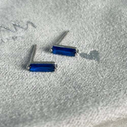 Sapphire stud earrings - Silver sapphire