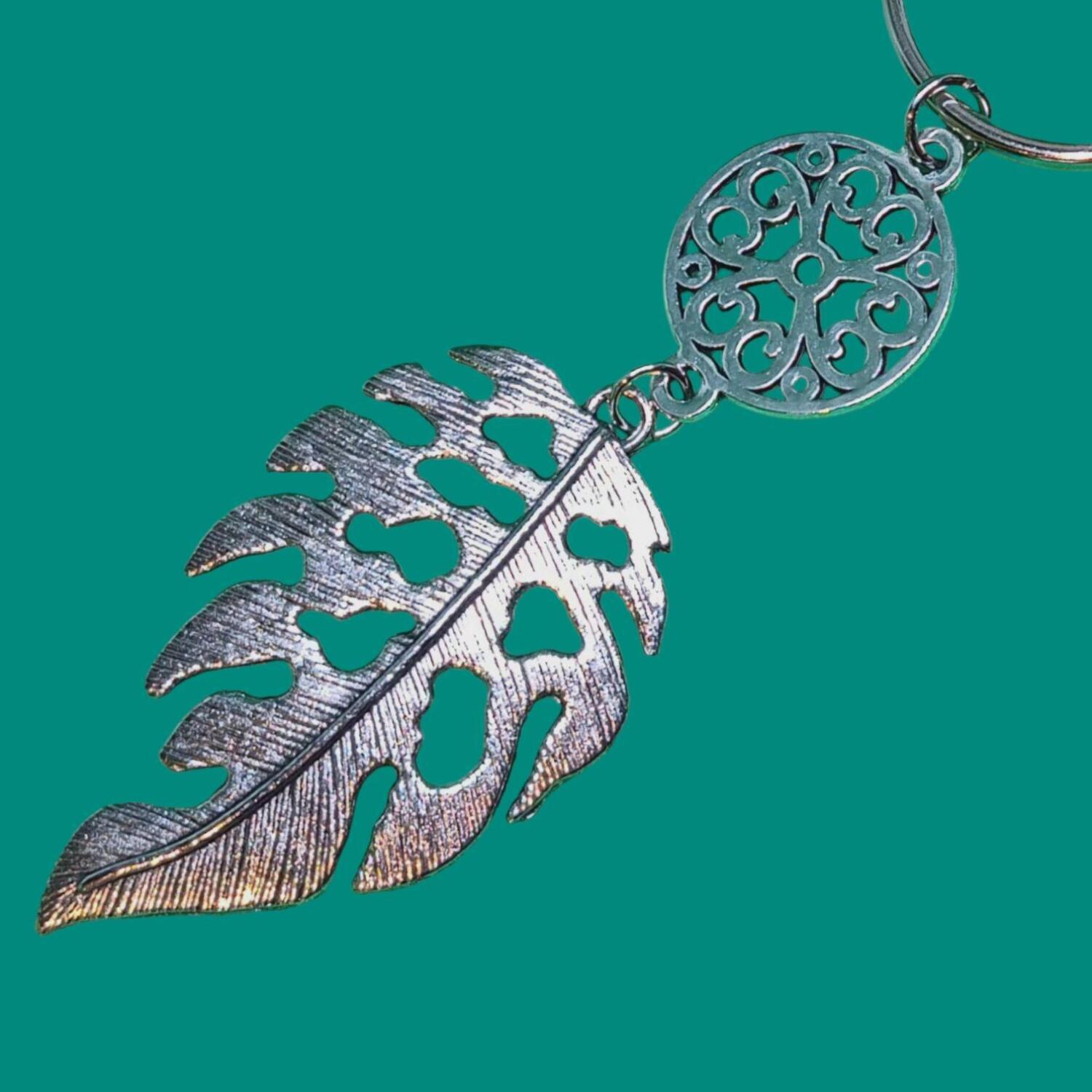 Large leaf keyring