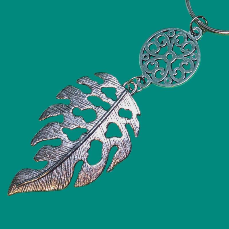 Large leaf keyring