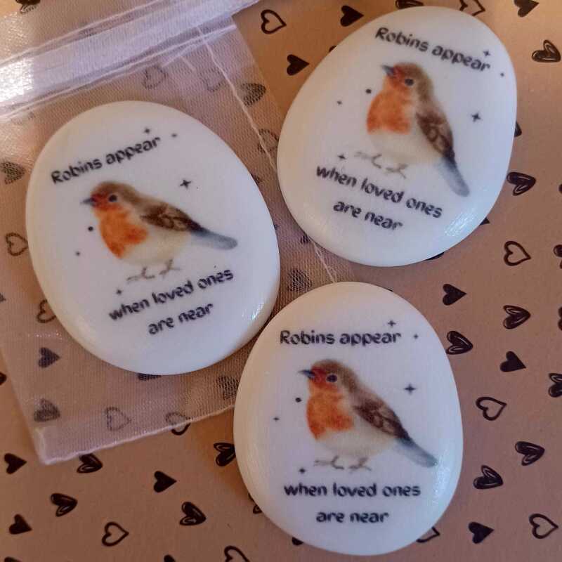 Robin Keepsake Decorative Pebble