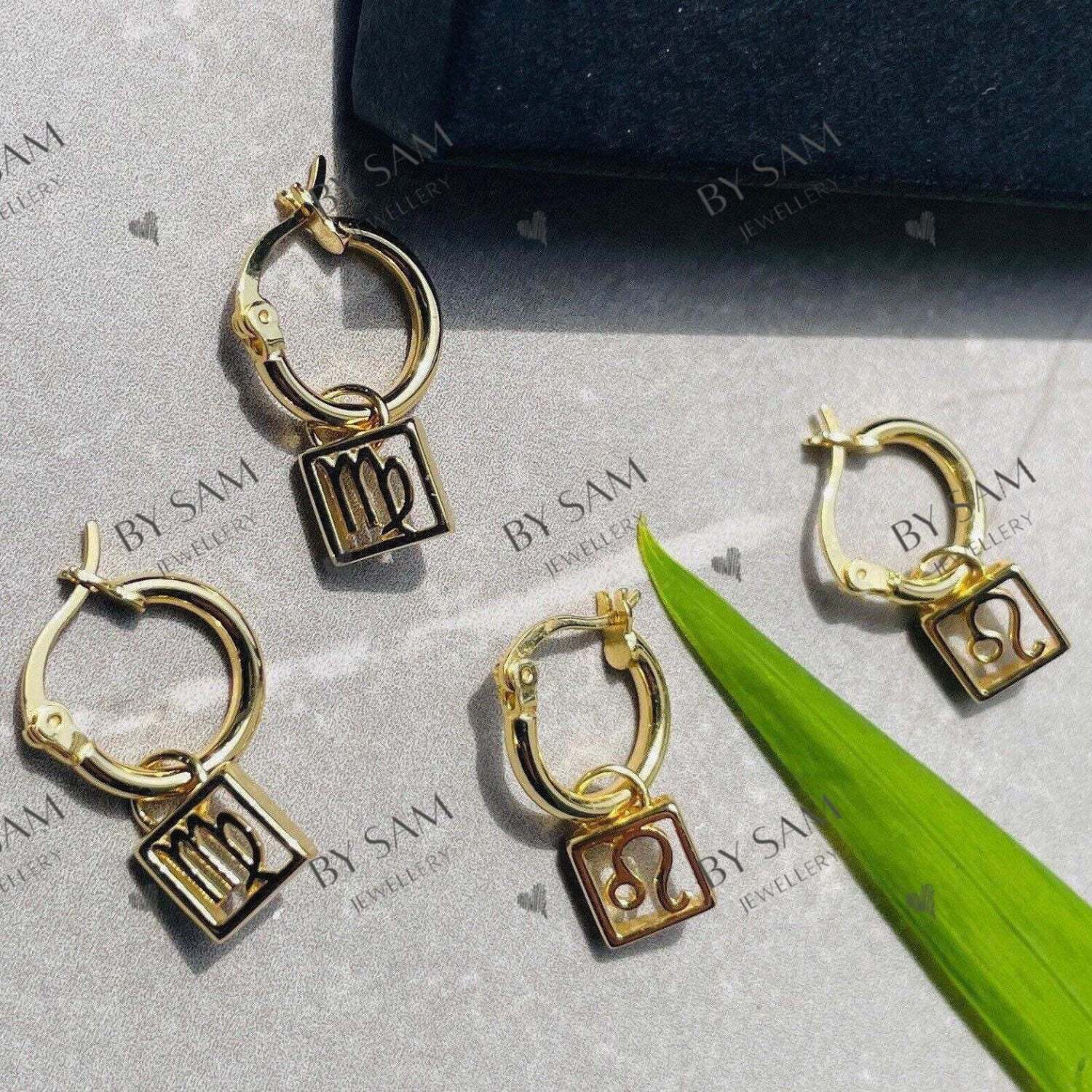 Star sign charm earrings - Gold - Aquarius