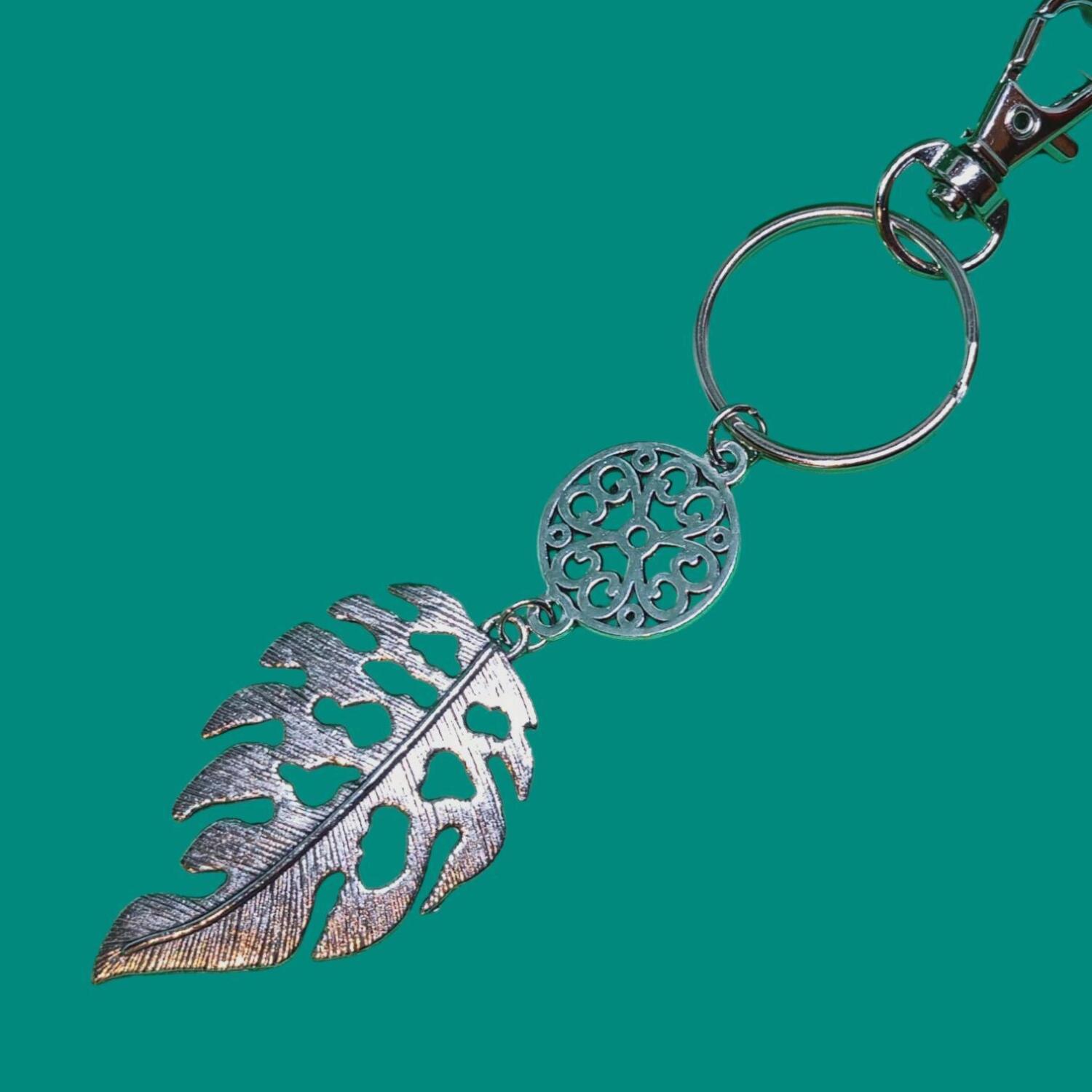 Large leaf keyring