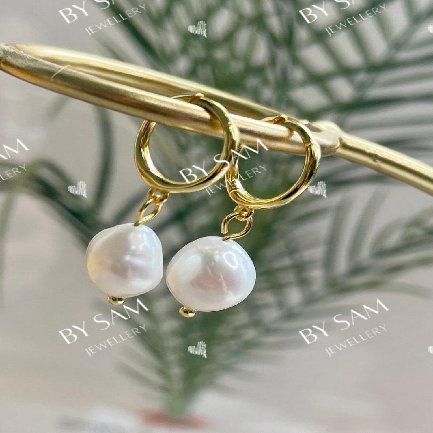 Pearl Hoop earrings - Silver